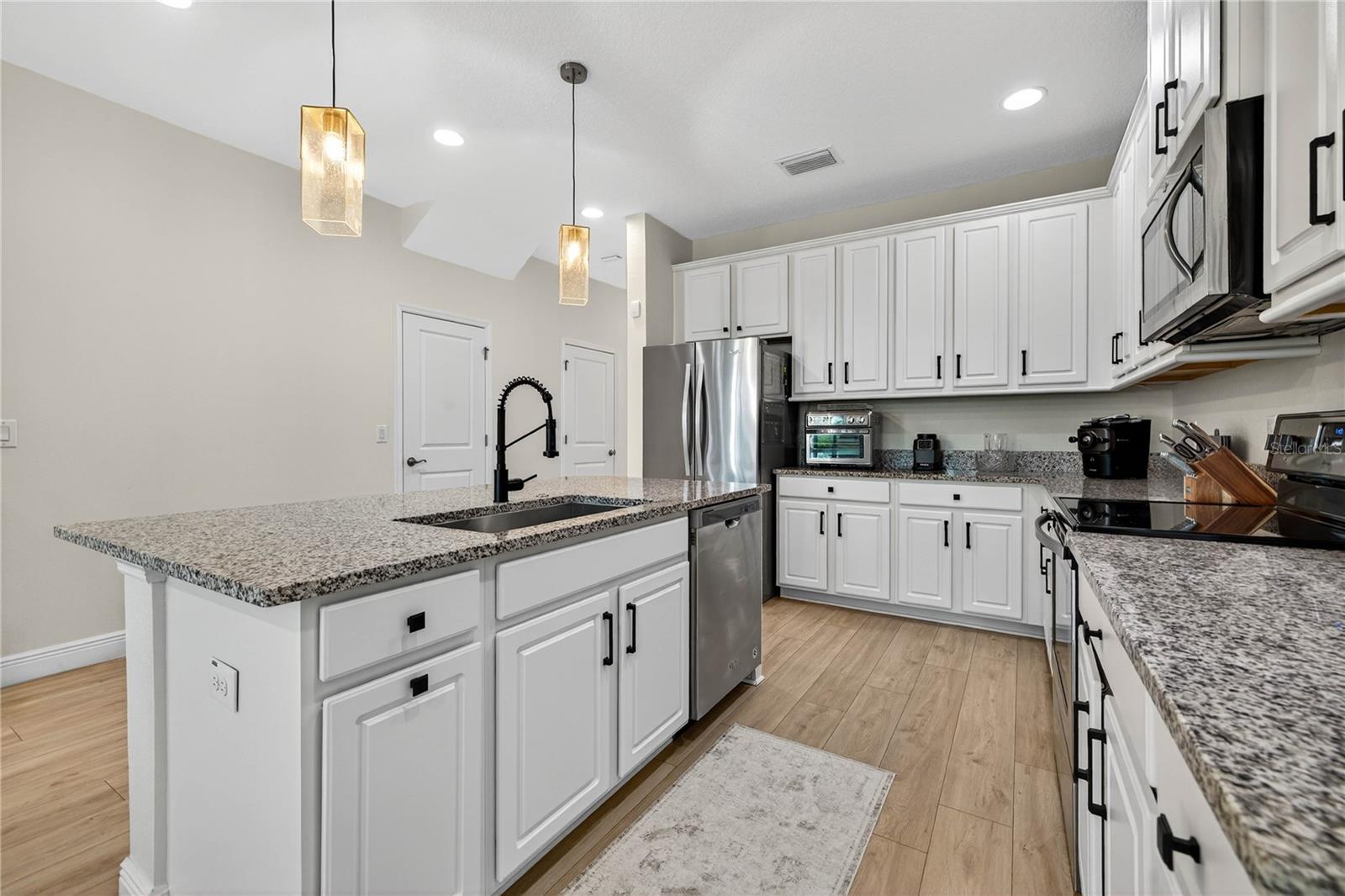 JACKSON SQUARE TWNHMS - Residential