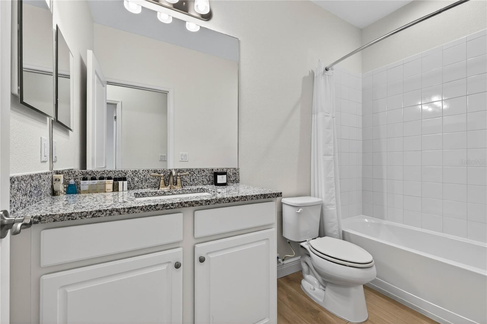 JACKSON SQUARE TWNHMS - Residential