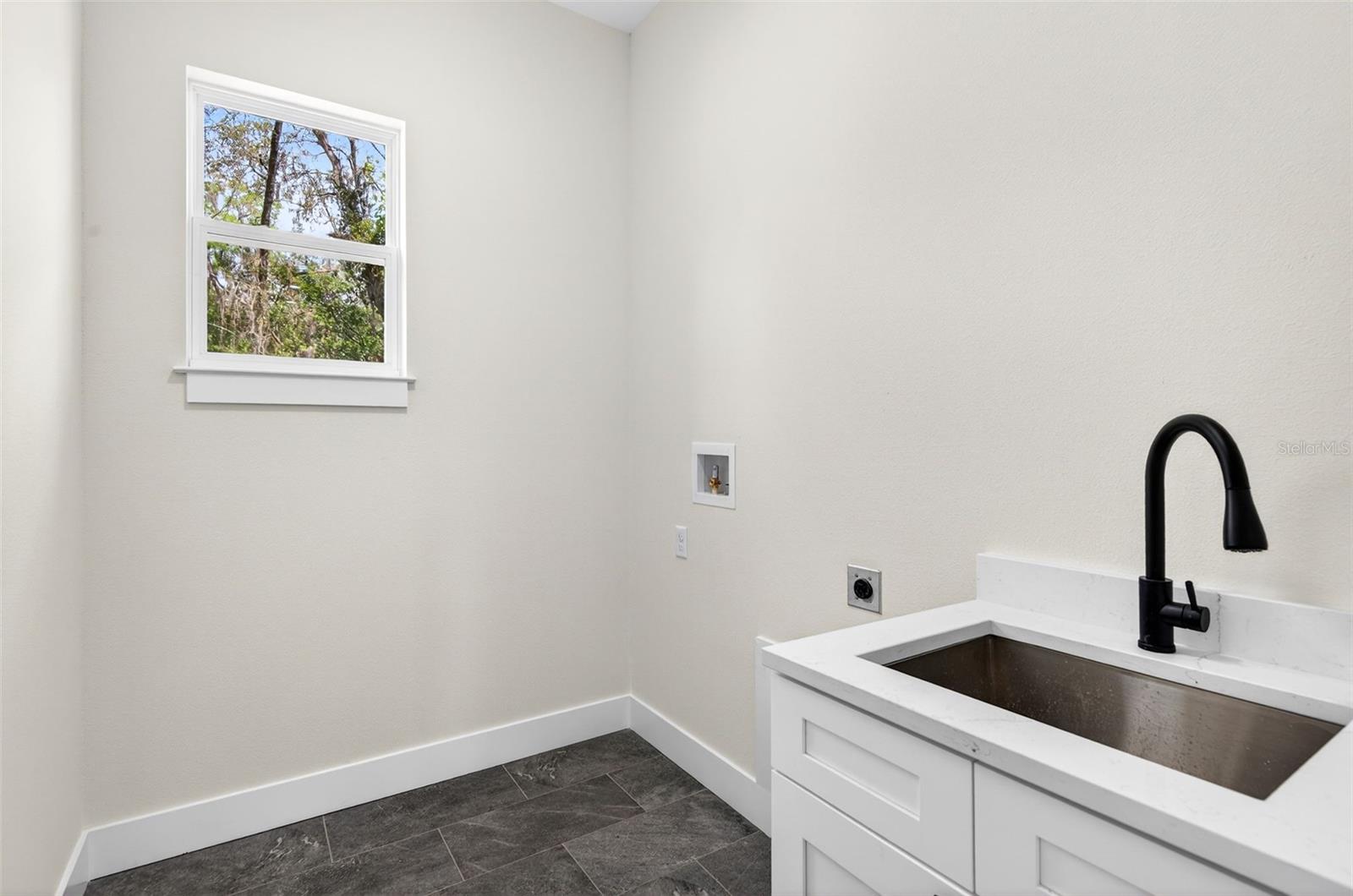 MILLS ESTATE - Residential