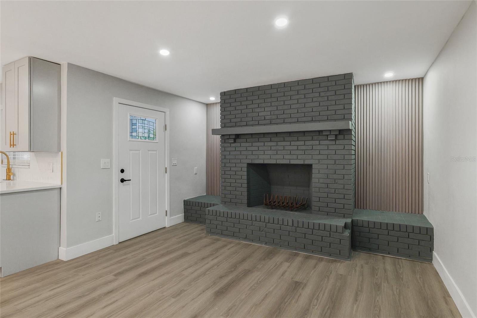 EAST BAY ESTATES - Residential