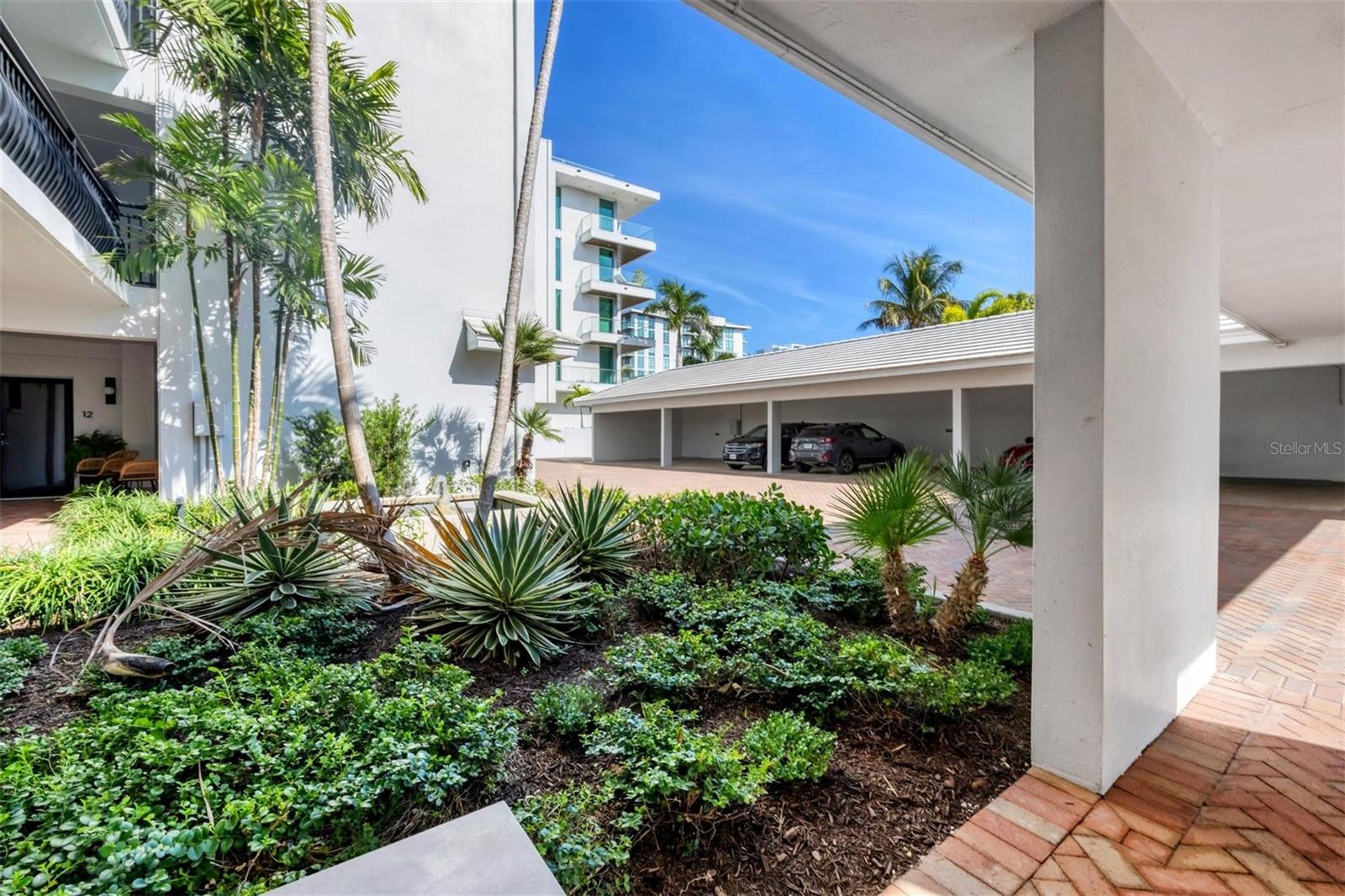 HARBOR HOUSE WEST - Residential