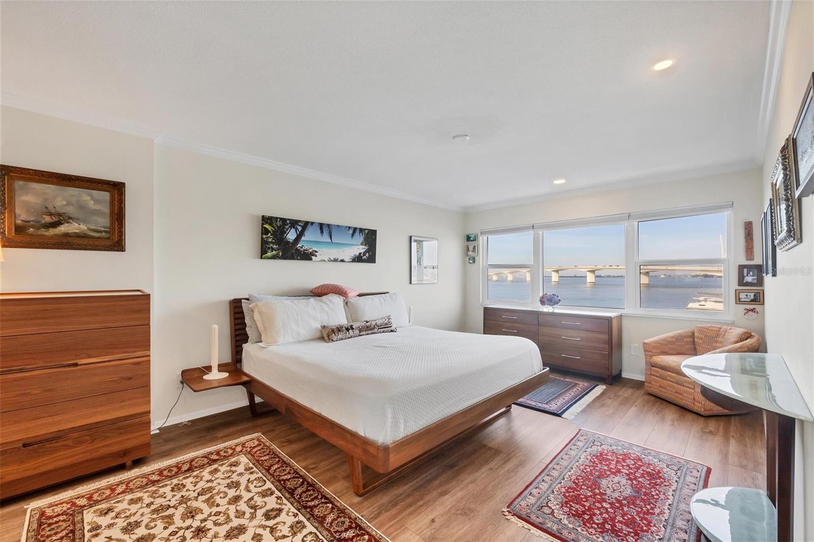 HARBOR HOUSE WEST - Residential