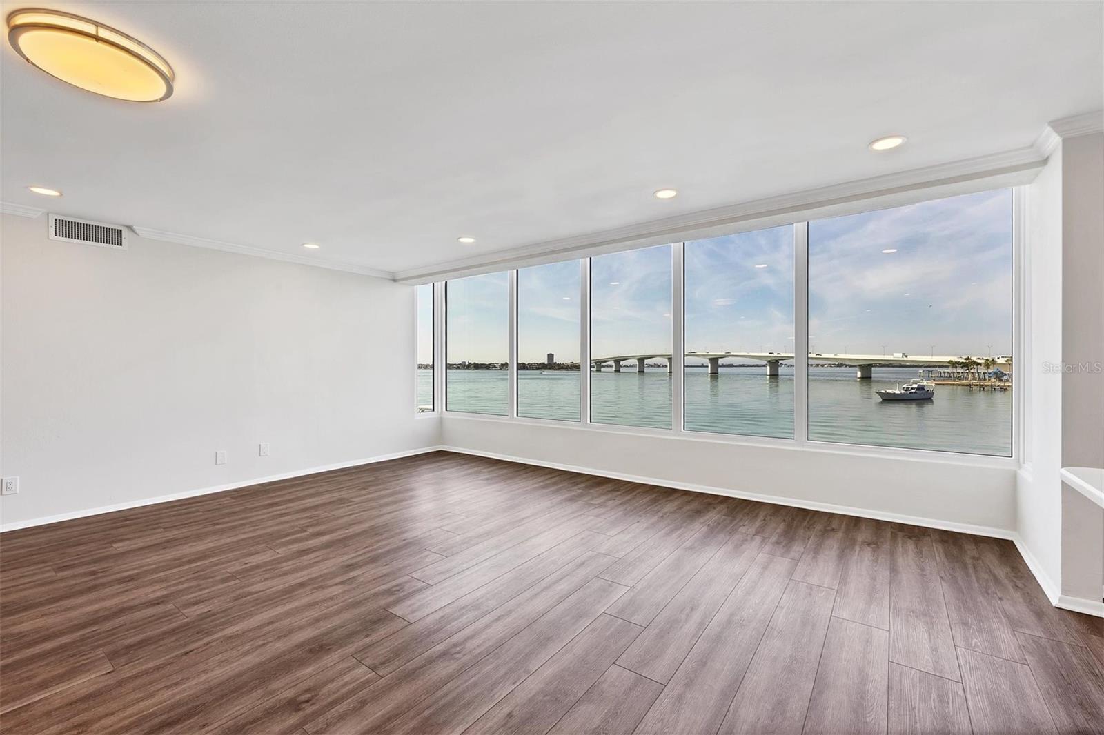 HARBOR HOUSE WEST - Residential