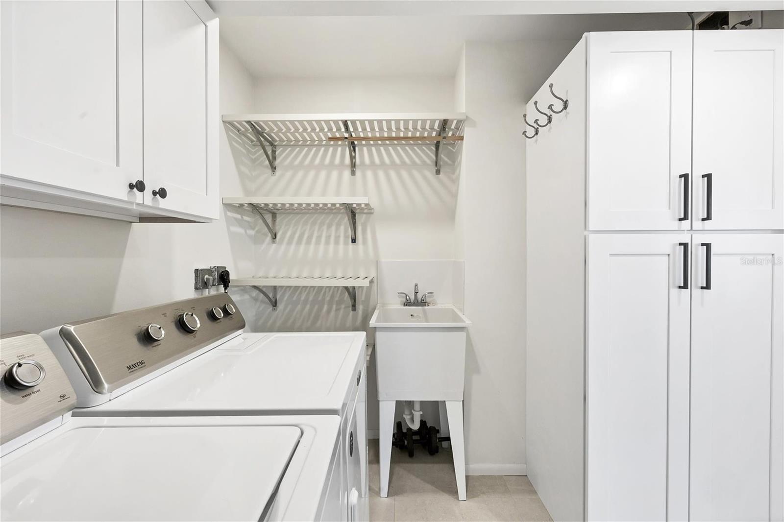 HARBOR HOUSE WEST - Residential