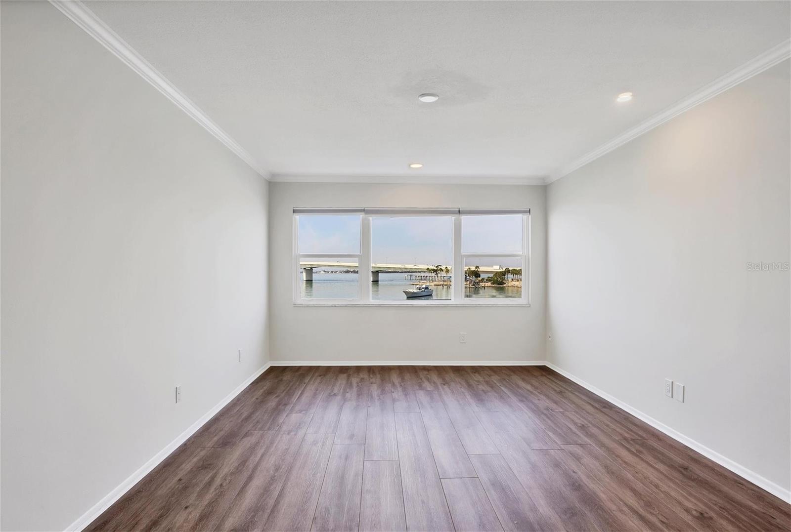 HARBOR HOUSE WEST - Residential