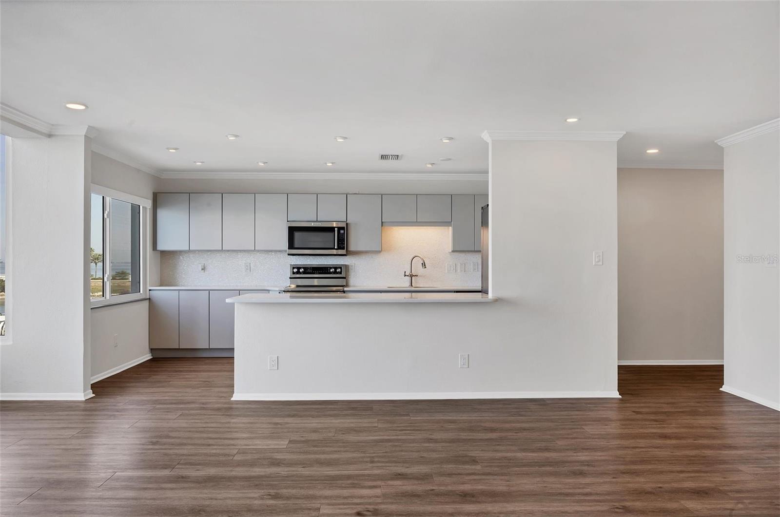 HARBOR HOUSE WEST - Residential