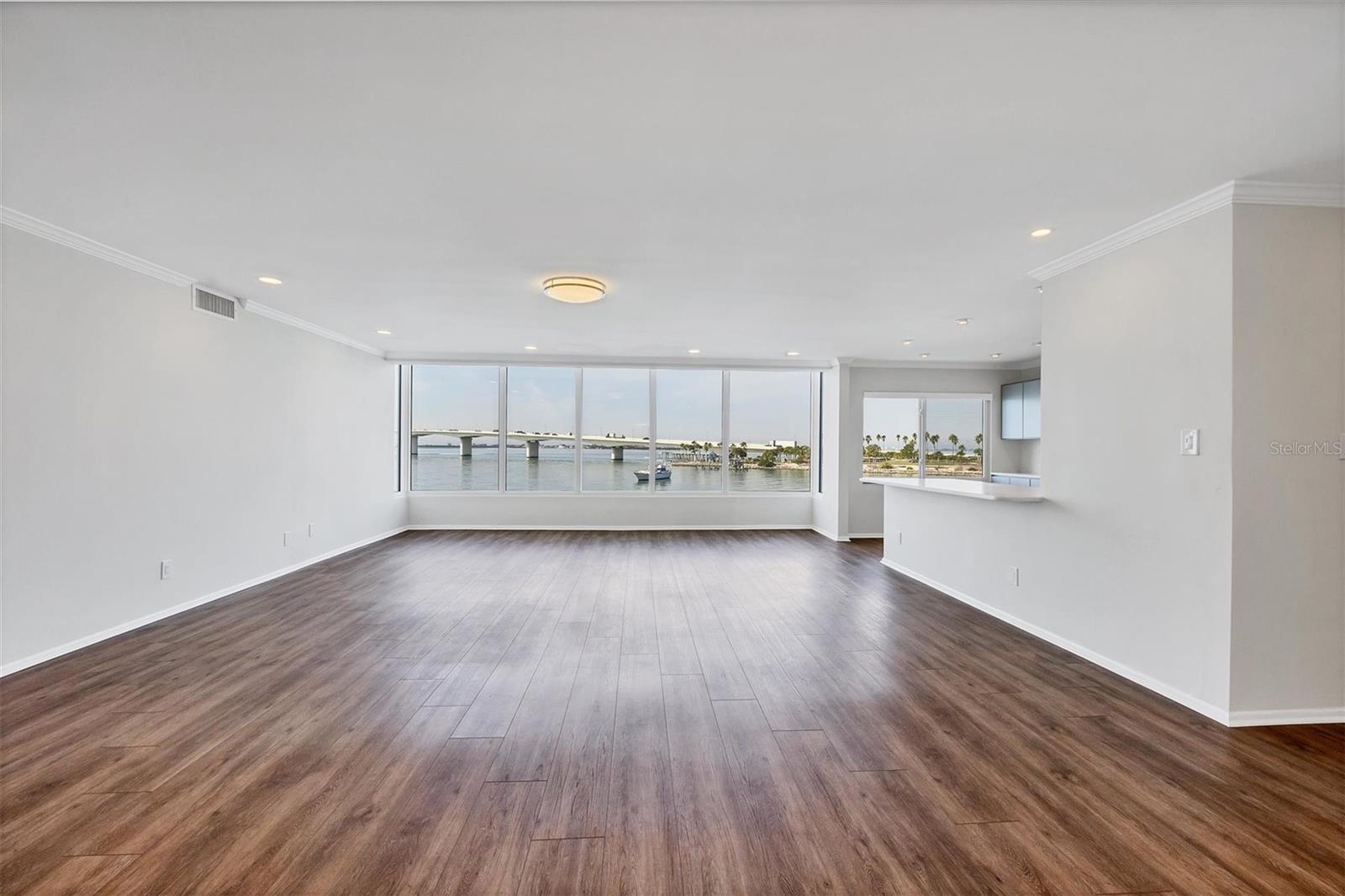 HARBOR HOUSE WEST - Residential