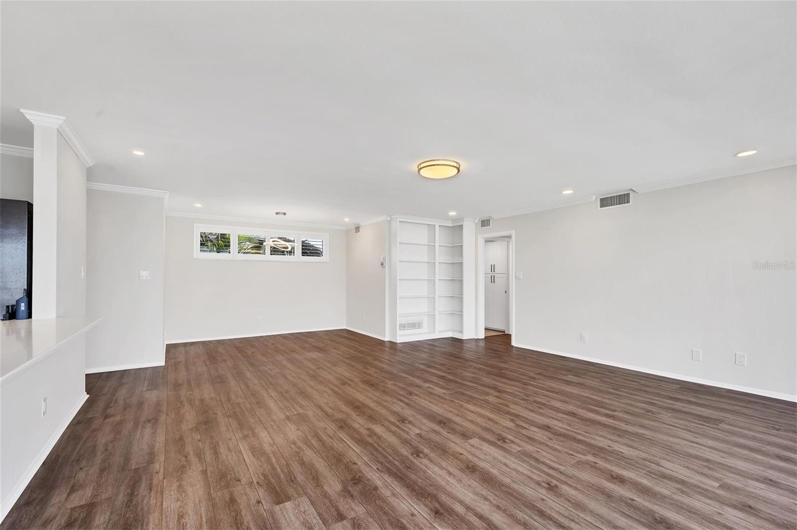 HARBOR HOUSE WEST - Residential