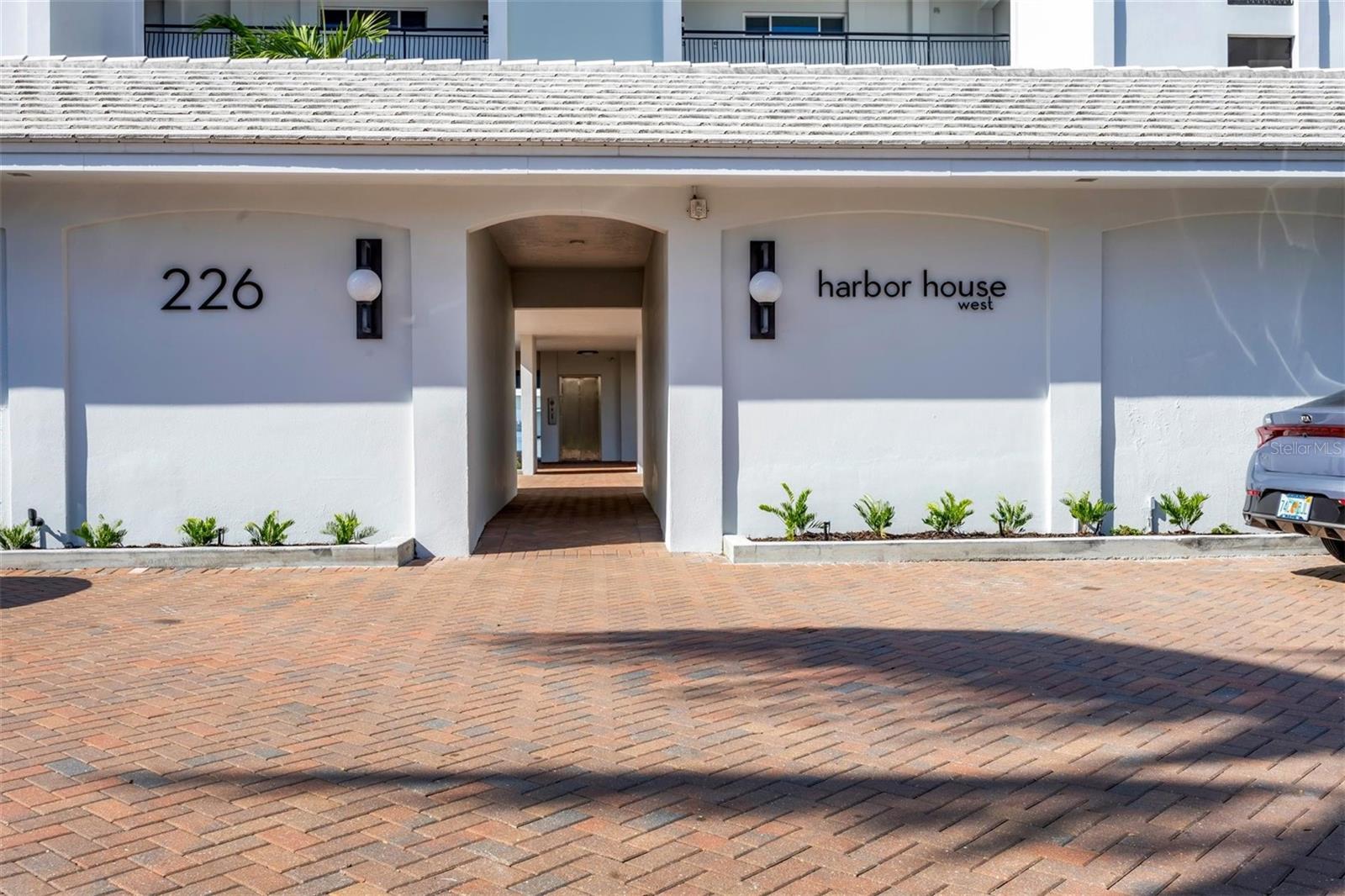 HARBOR HOUSE WEST - Residential