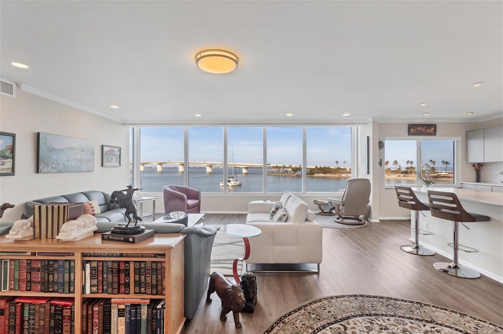 HARBOR HOUSE WEST - Residential