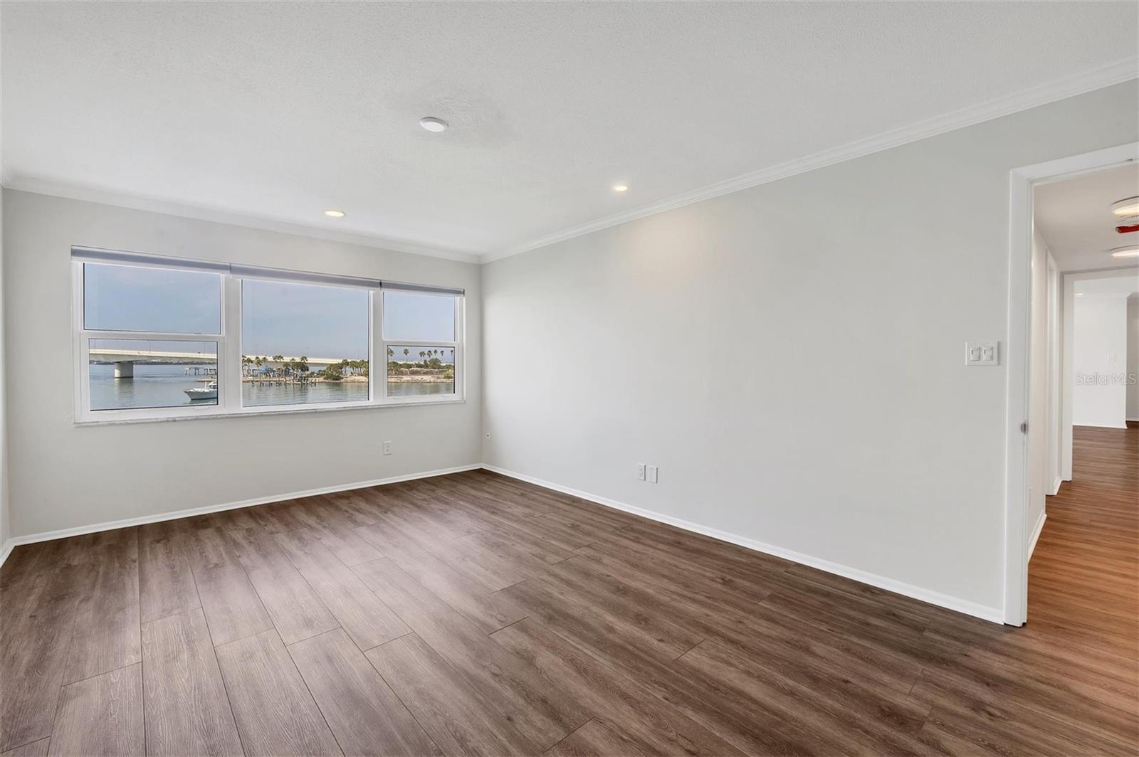 HARBOR HOUSE WEST - Residential