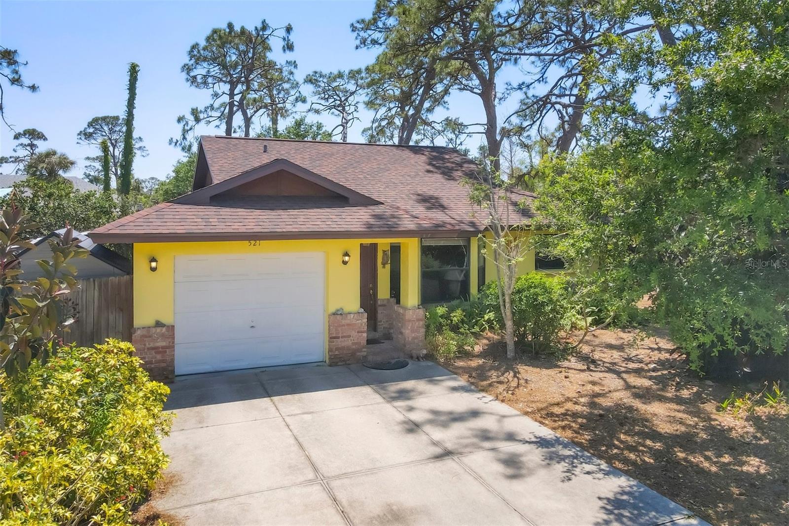 521 ARTISTS AVENUE