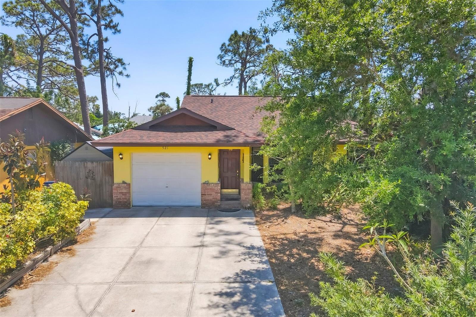 521 ARTISTS AVENUE