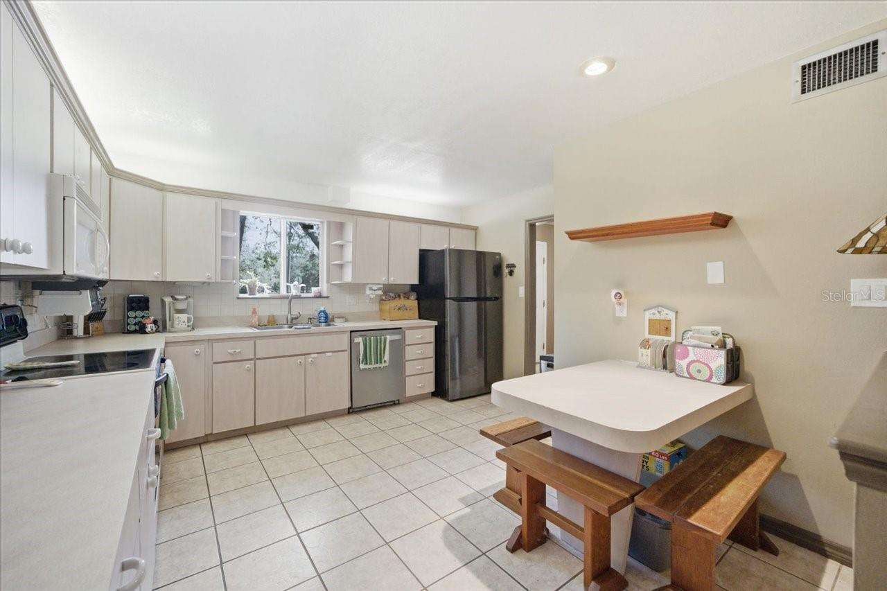 GOLDEN ACRES - Residential