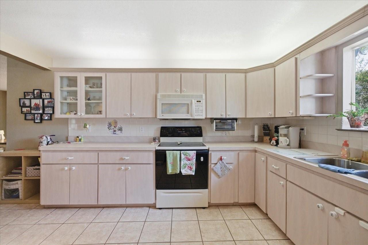 GOLDEN ACRES - Residential