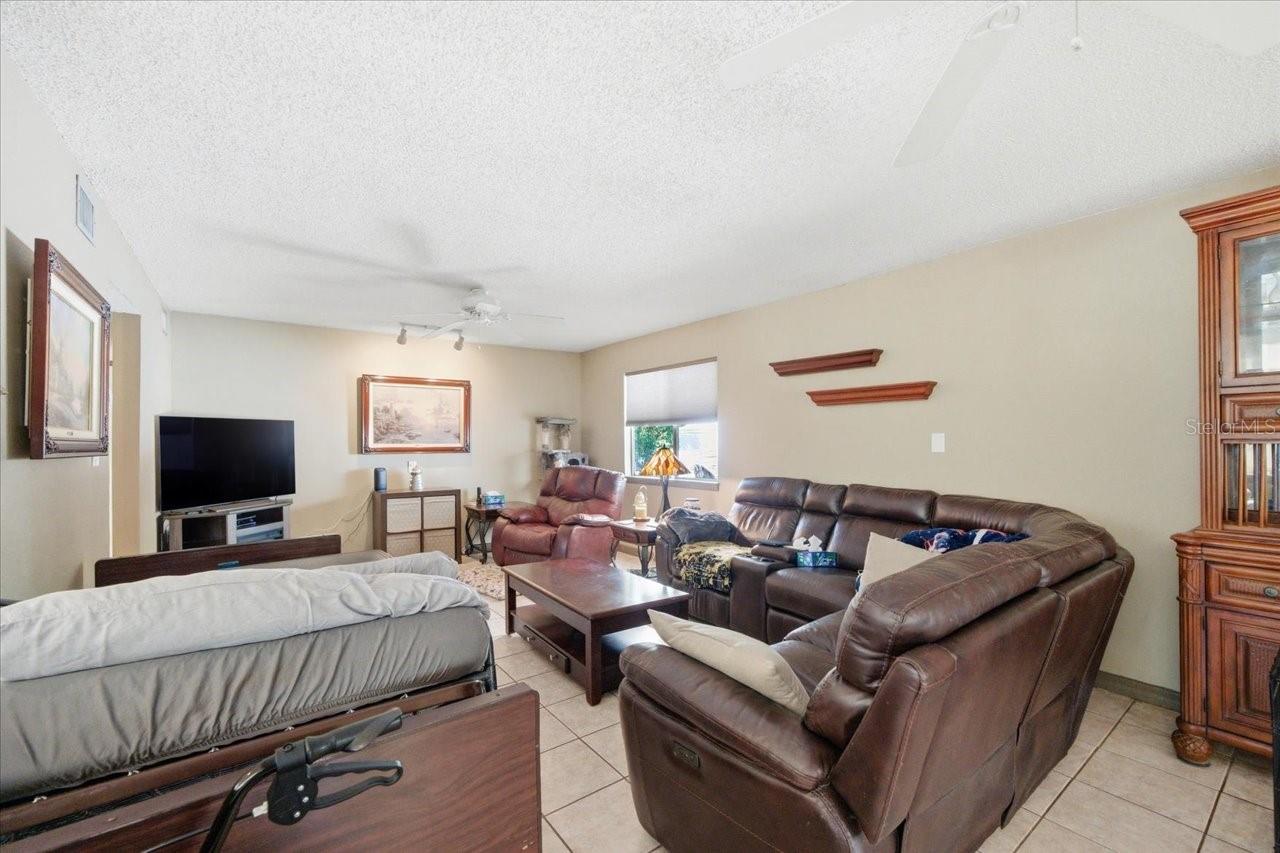 GOLDEN ACRES - Residential