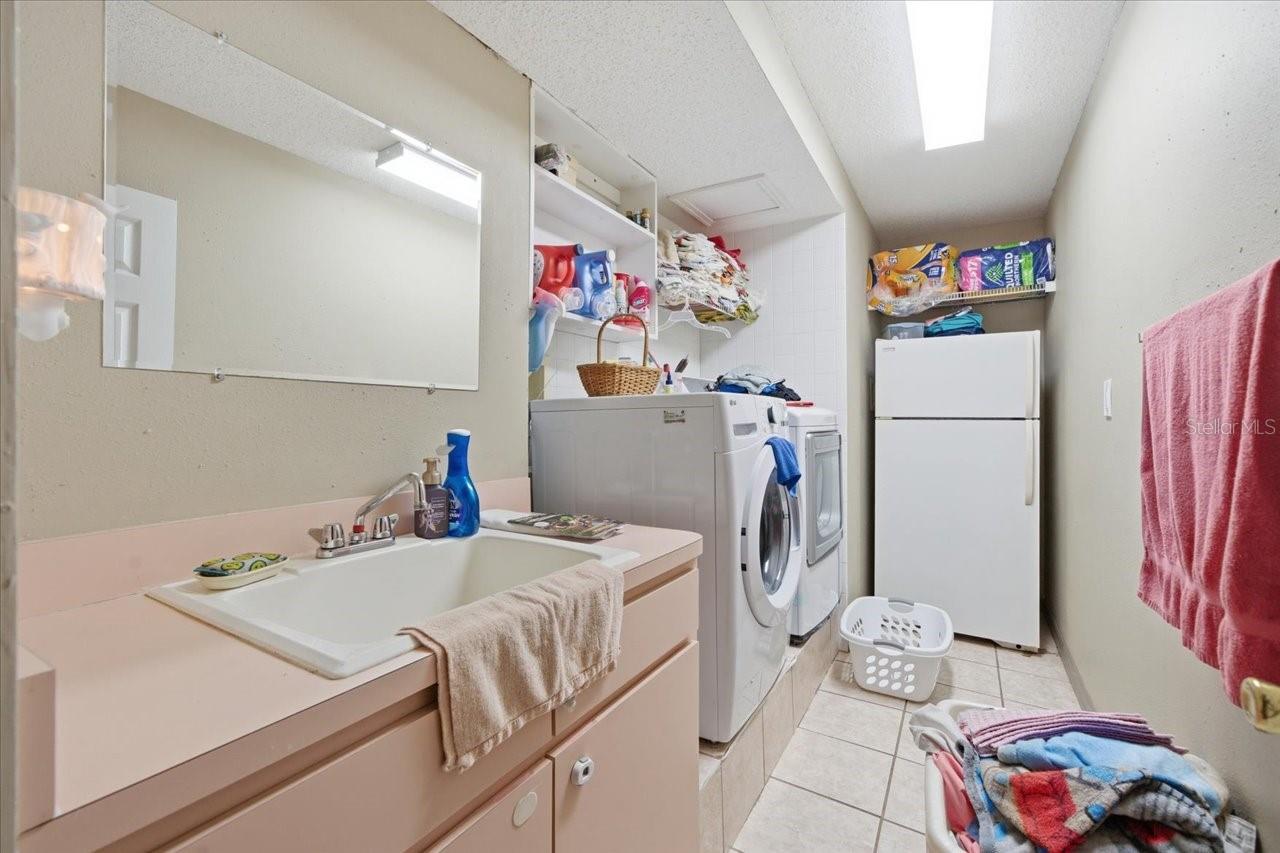 GOLDEN ACRES - Residential