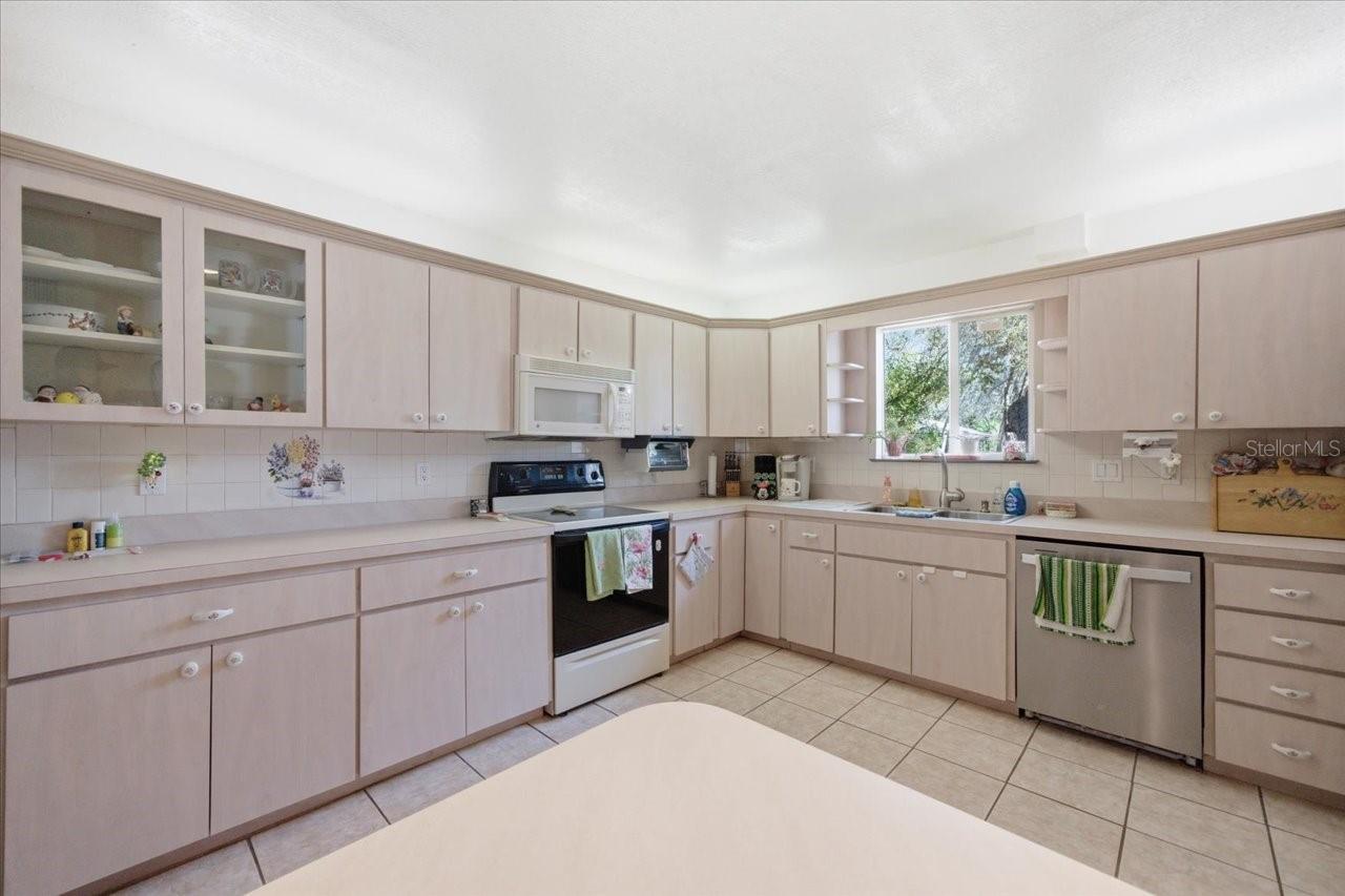 GOLDEN ACRES - Residential