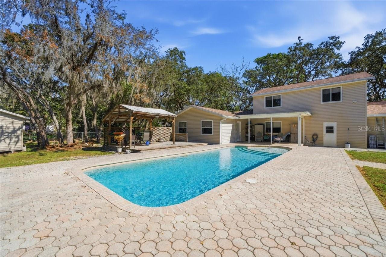 GOLDEN ACRES - Residential