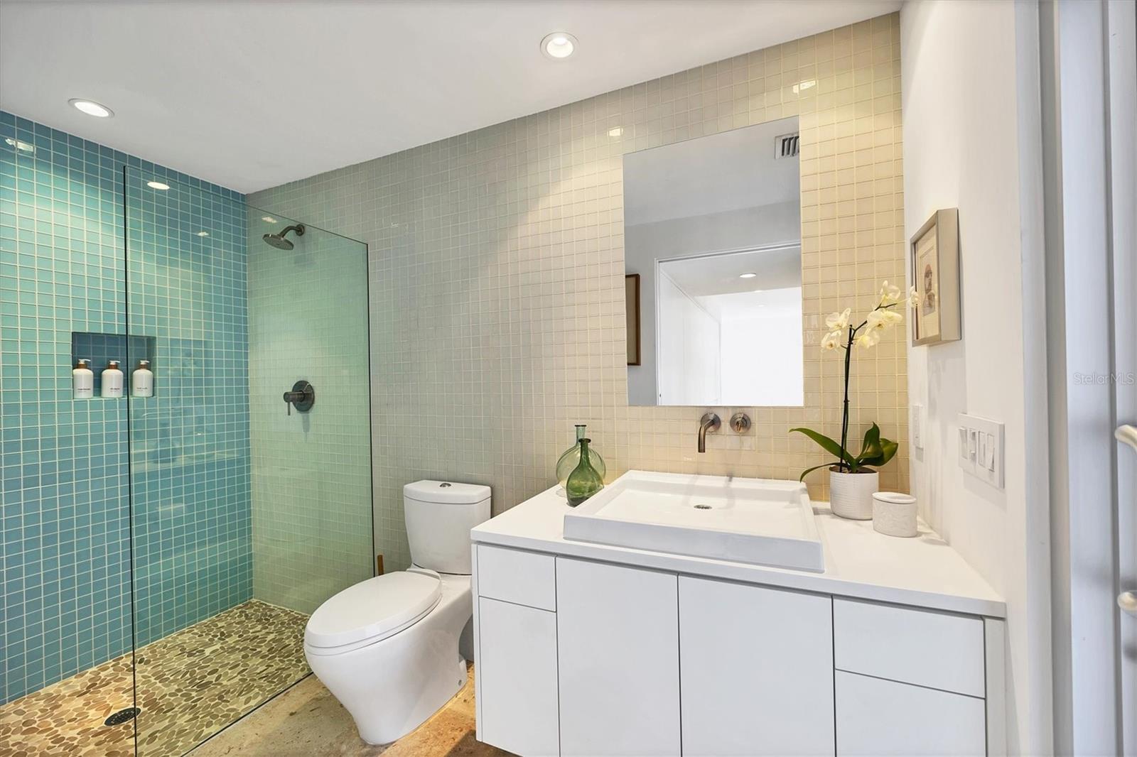 LIDO SHORES - Residential
