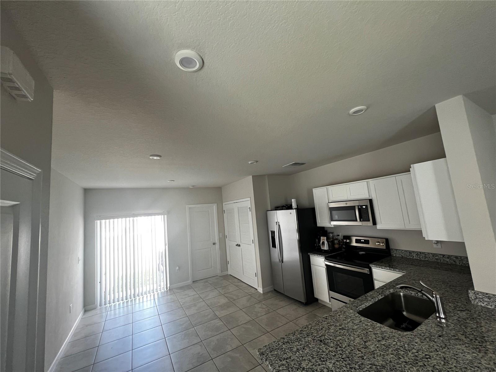 EAGLE LNDG PH II - Residential Lease