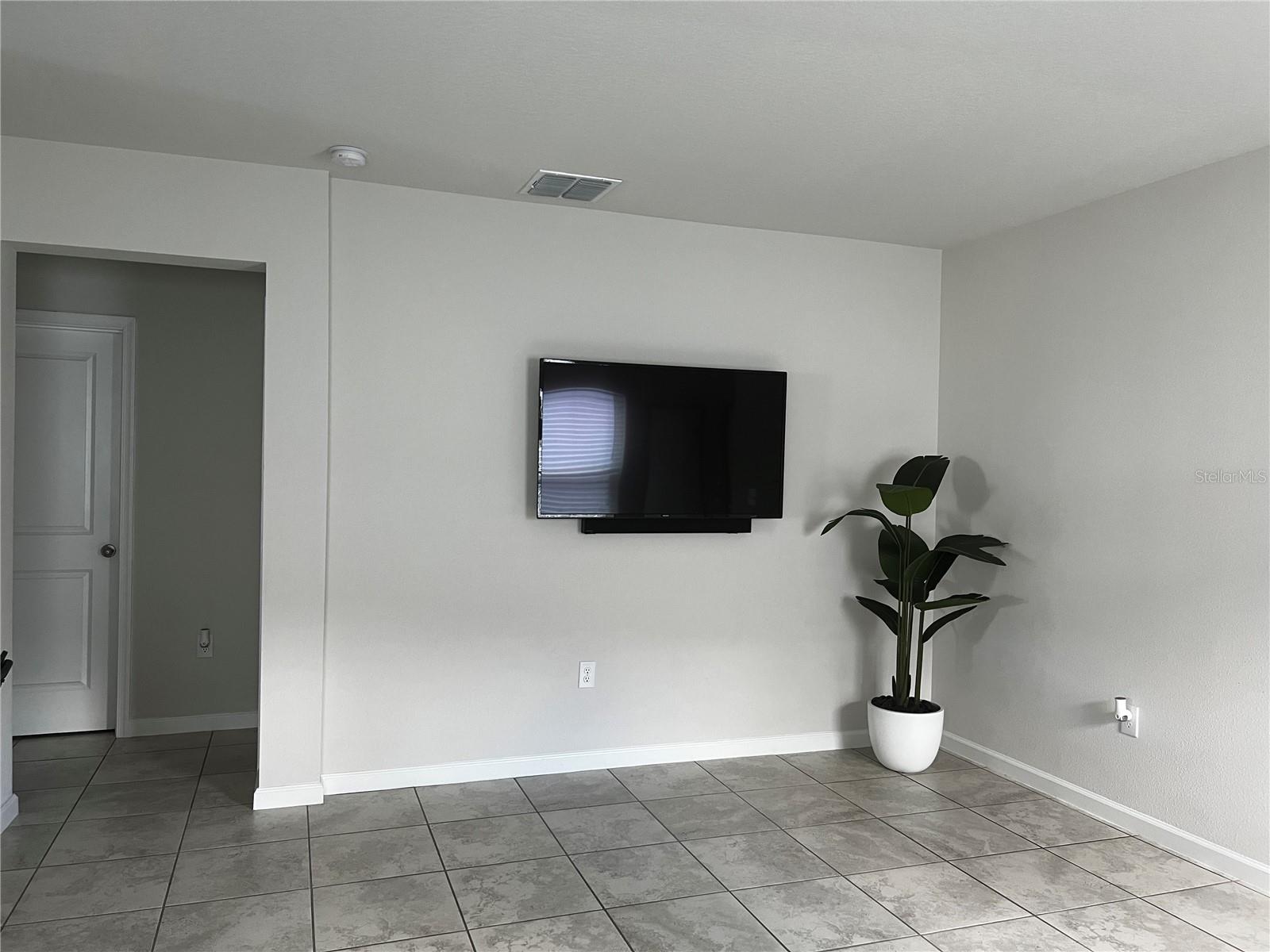 EAGLE LNDG PH II - Residential Lease