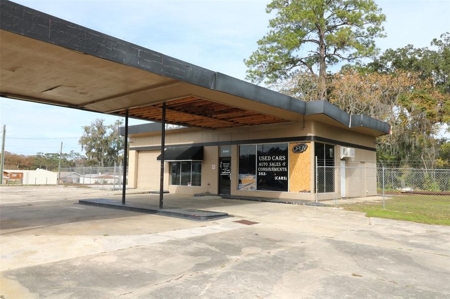 Prime time used car lot!  Perfect location on US 441/301/27. Two curb cuts, south bound median cut across from Mitsubishi Motors and south of Phillips Dodge Jeep.  Building features reception, auto display with ground door, private office, storage room, 2 restrooms, fenced storage yard, private office, storage room, 2 restrooms, fenced storage yard.  No onsite retention, city water, septic tank. ADTC: 32,500