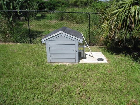 A home in WINTER HAVEN