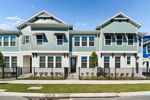 Maisons à vendre au centre-ville d'Orlando : votre prochaine adresse en Floride commence ici ! 17 - Jen Dantas 4333 ROUSH AVENUE ORLANDO FL 32803