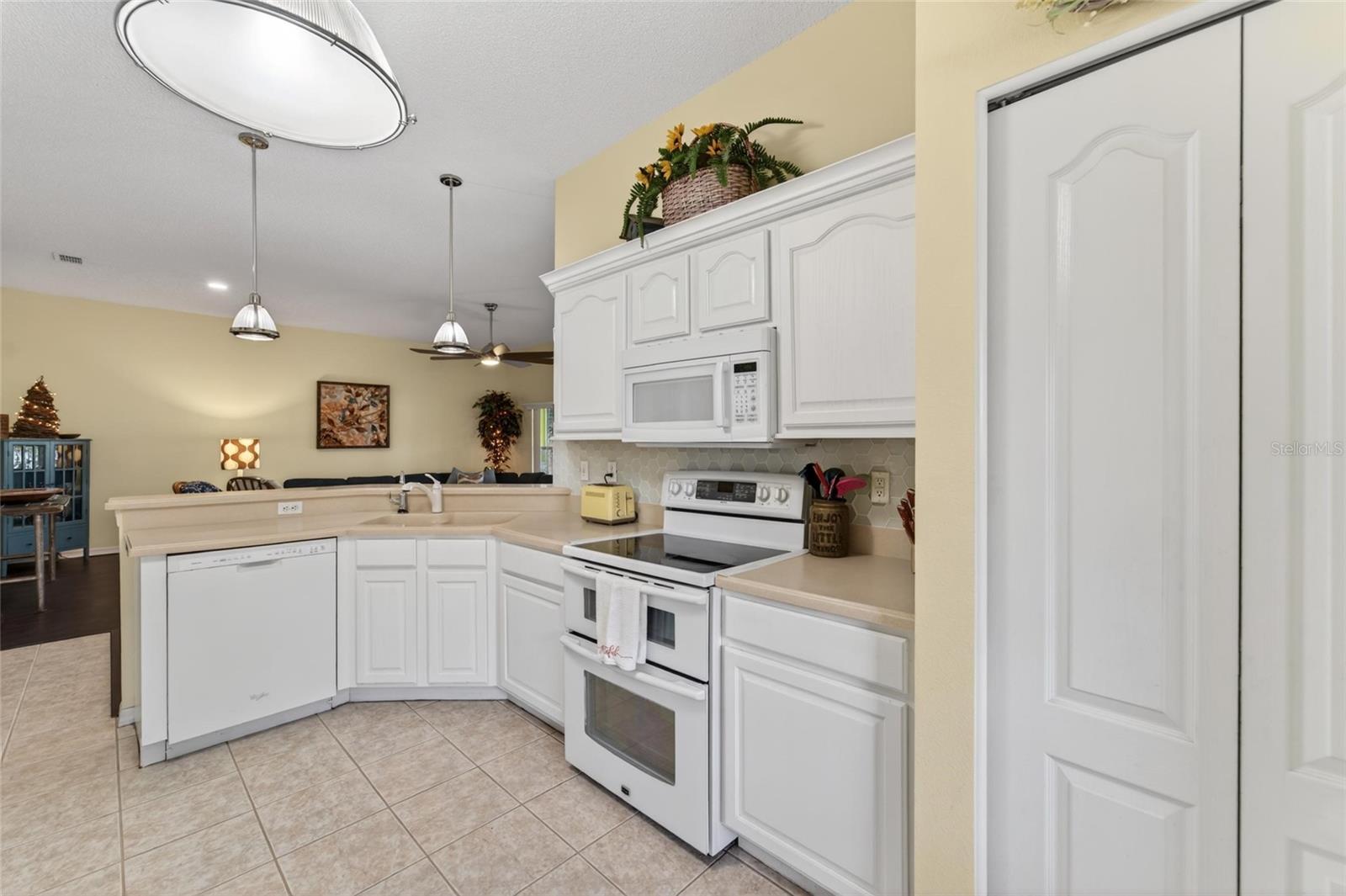 BROOKFIELD CONDO - Residential