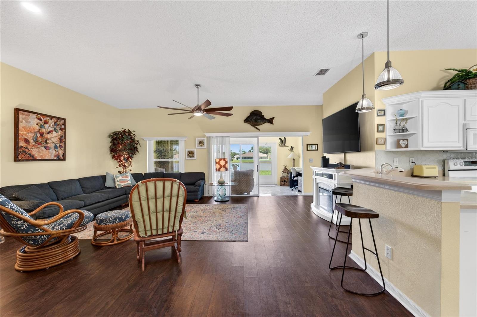 BROOKFIELD CONDO - Residential