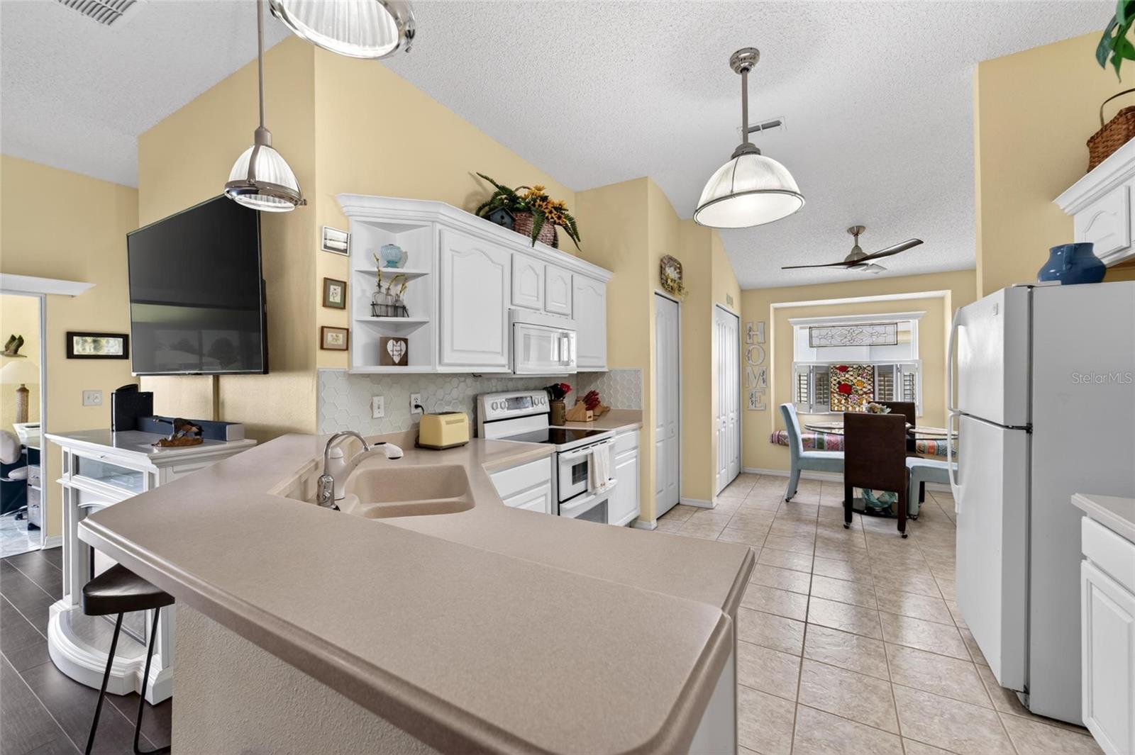 BROOKFIELD CONDO - Residential