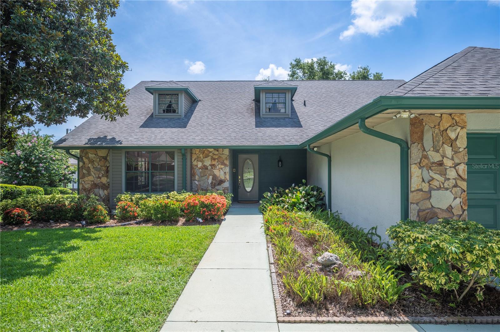 1842 PINNACLE DRIVE