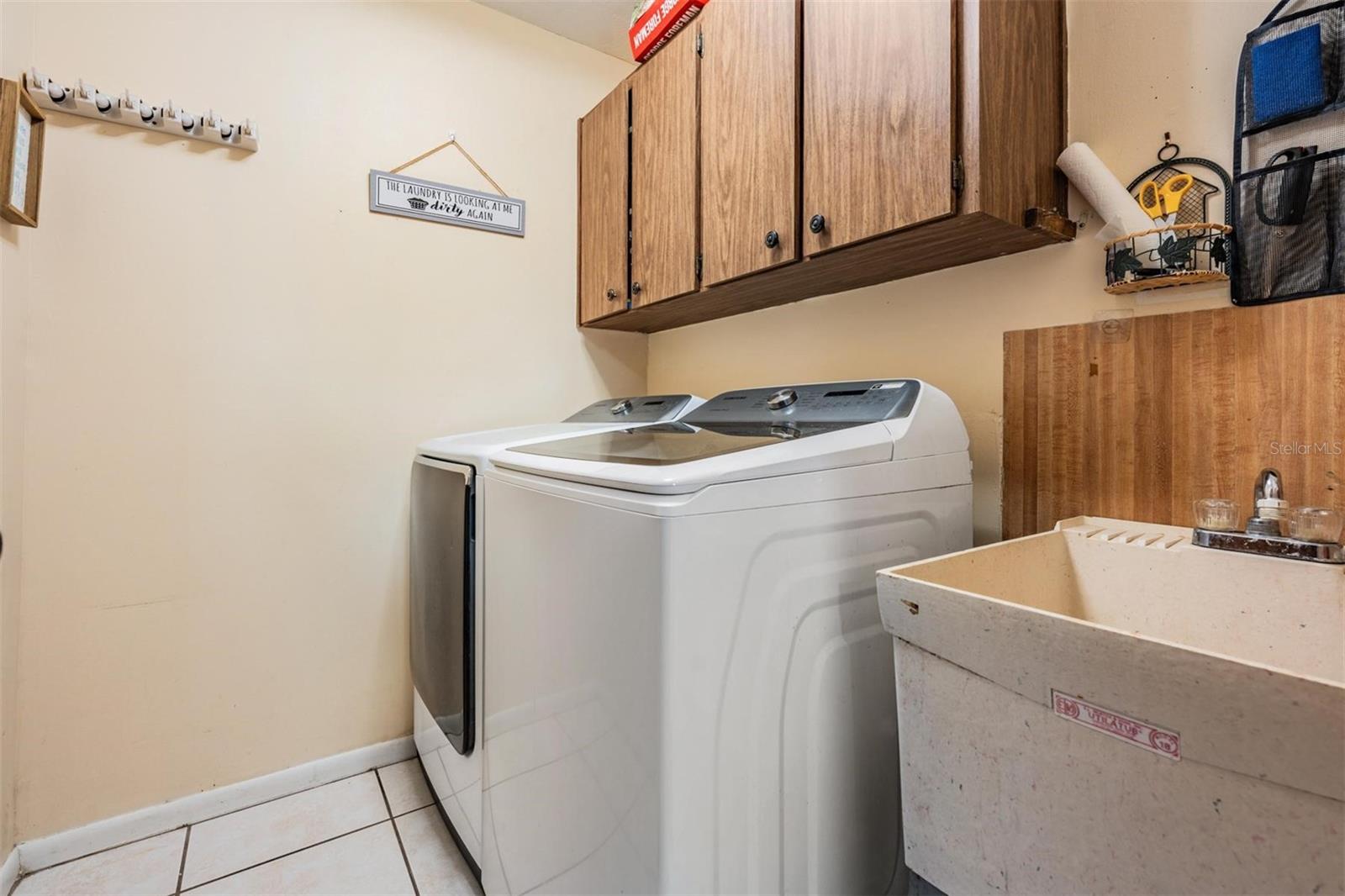 RIVERHILLS PARK UNIT 1 - Residential