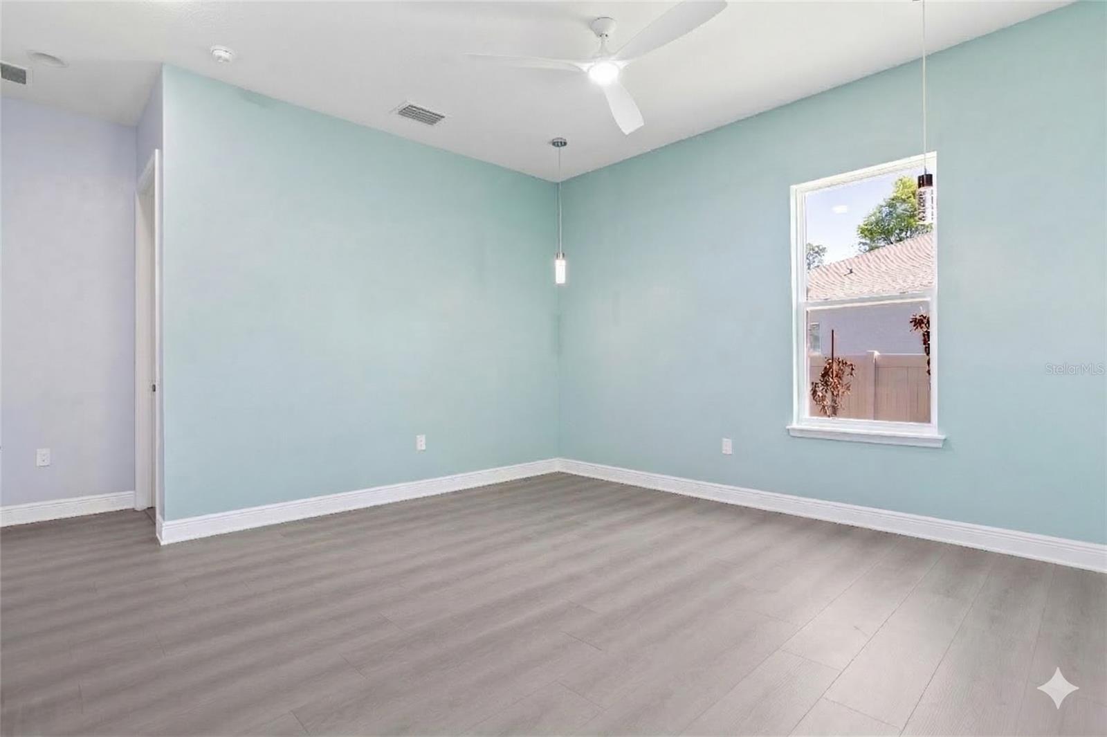 HUNTINGTON DOWNS - Residential