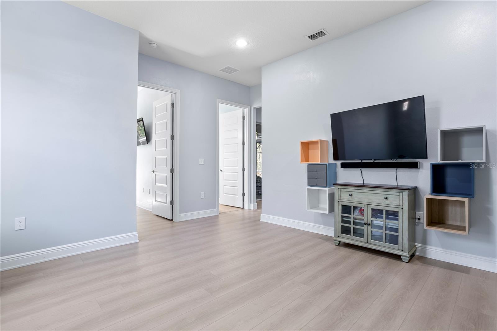 HUNTINGTON DOWNS - Residential