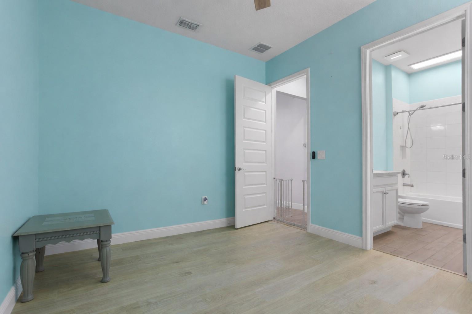 HUNTINGTON DOWNS - Residential