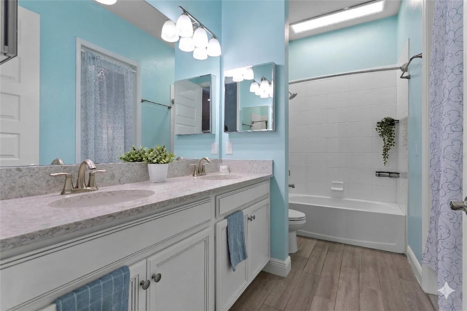 HUNTINGTON DOWNS - Residential