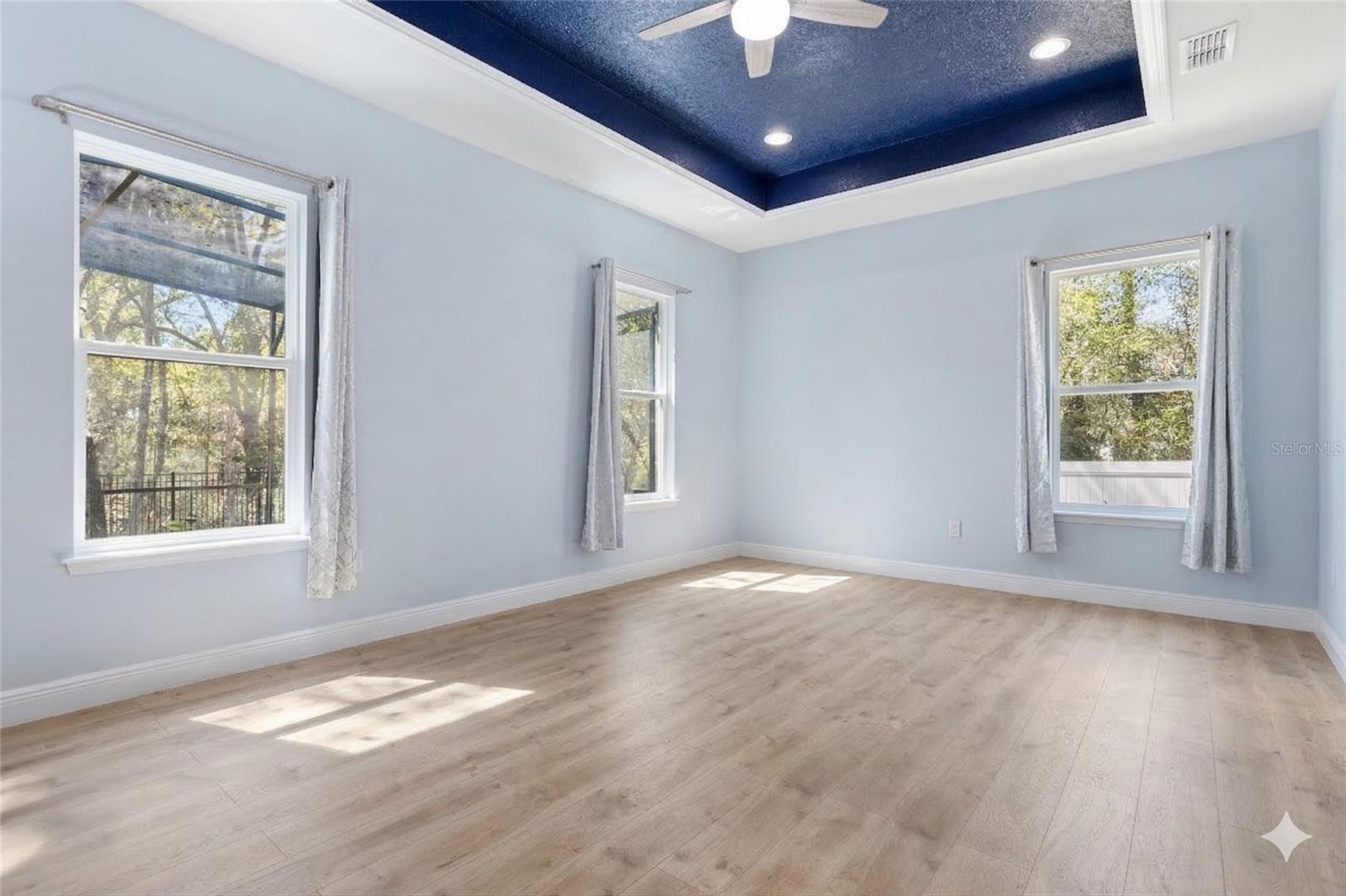 HUNTINGTON DOWNS - Residential