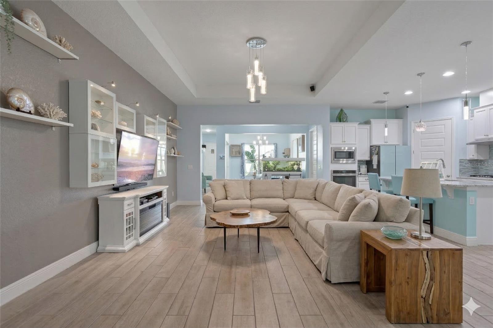 HUNTINGTON DOWNS - Residential