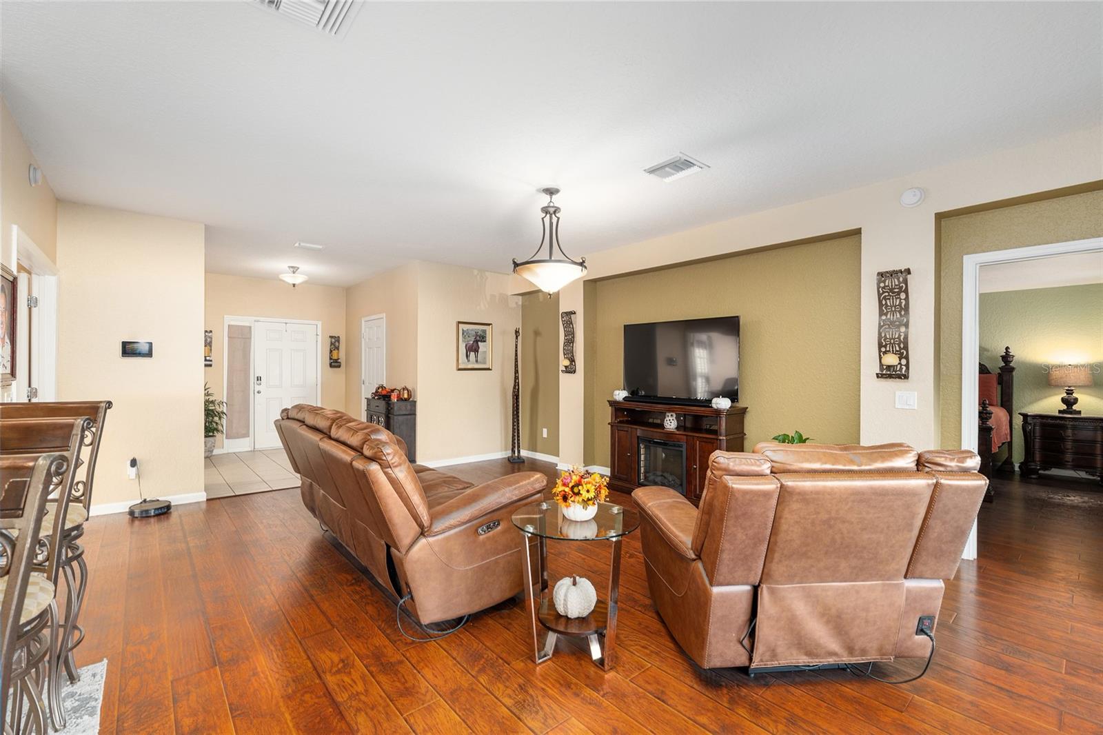 RED HAWK - Residential