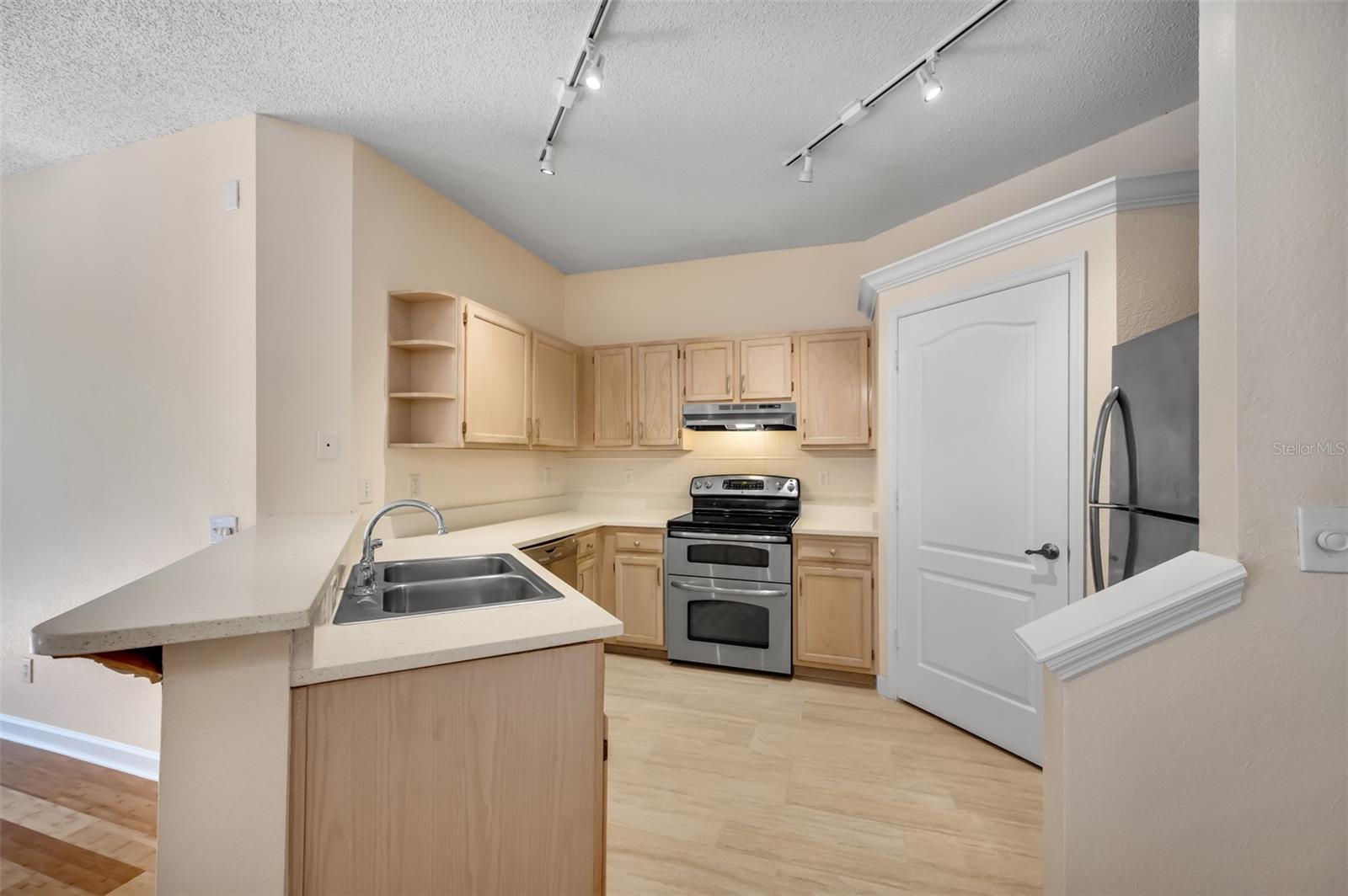 ISLAND PLACE A CONDO - Residential Lease