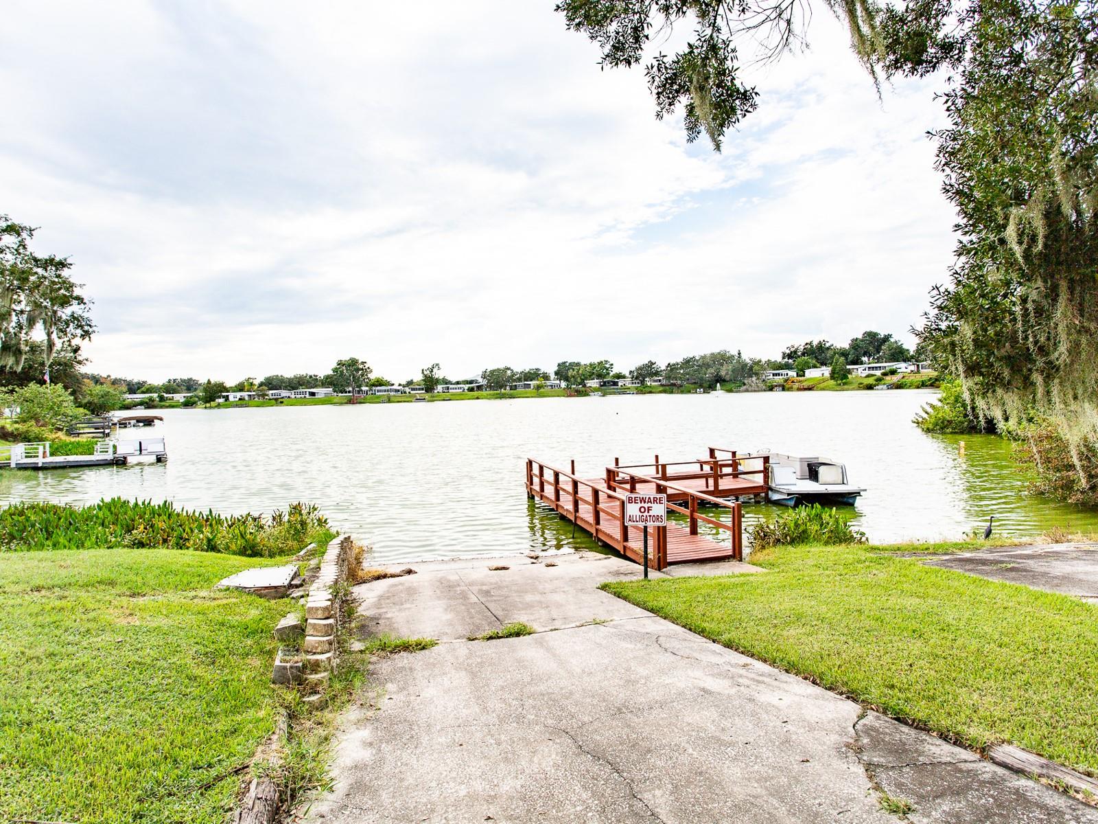 FLORAL LAKES - Residential