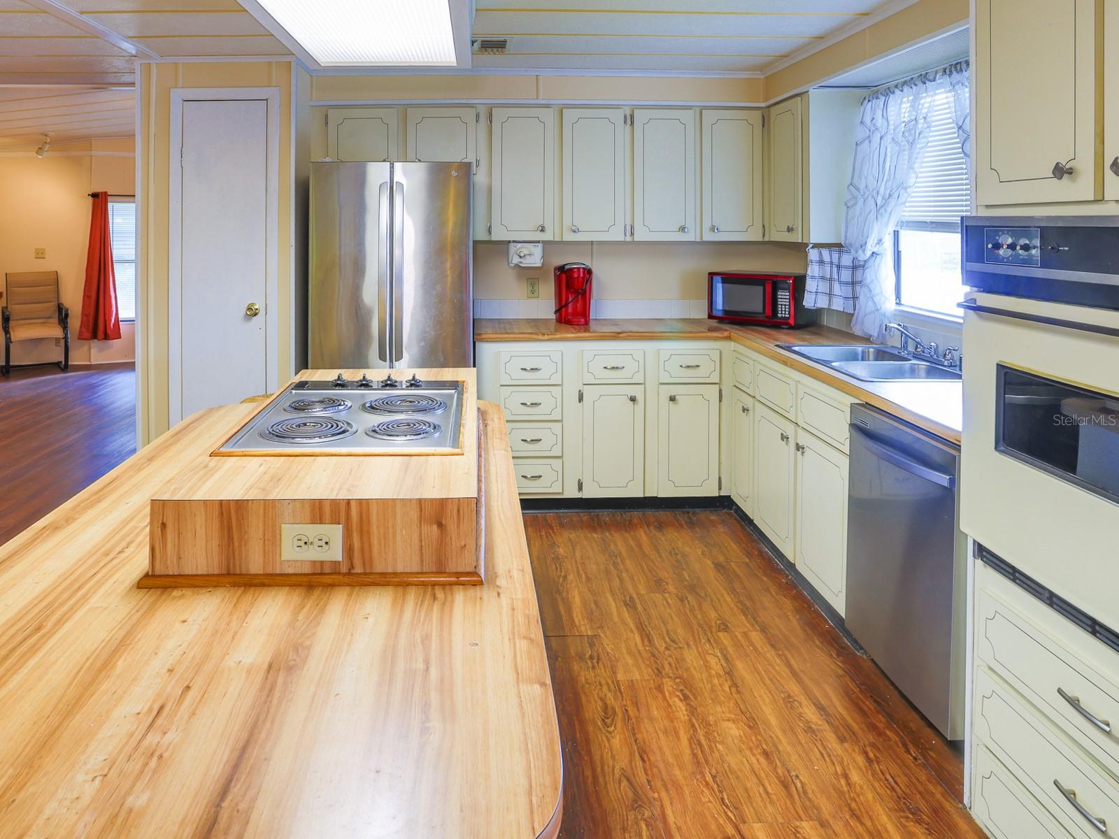 FLORAL LAKES - Residential