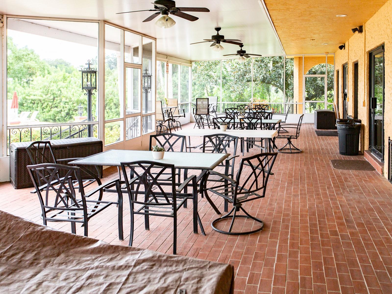 FLORAL LAKES - Residential