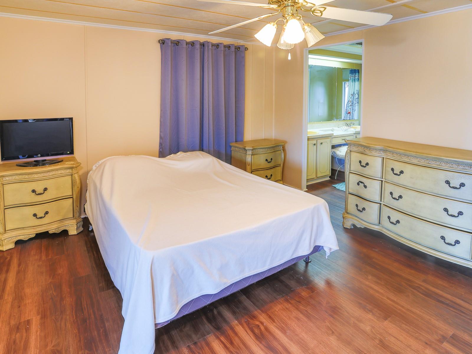 FLORAL LAKES - Residential