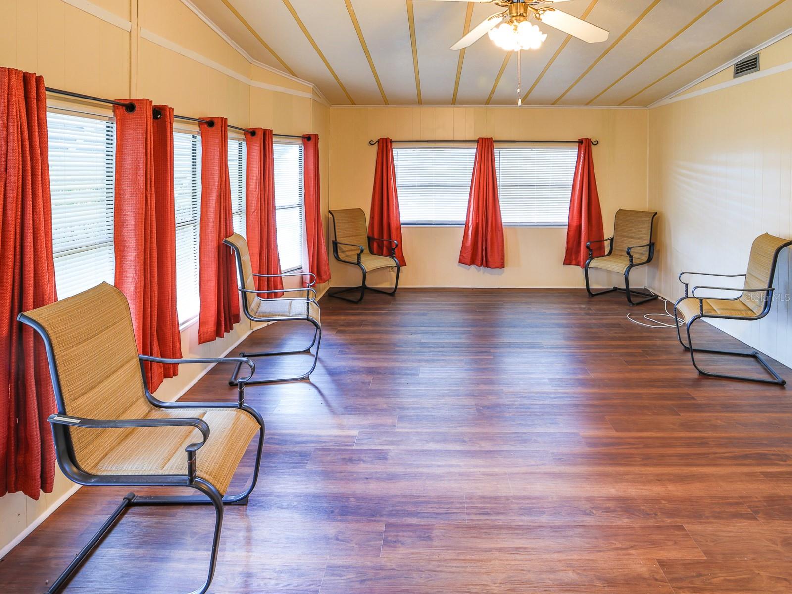 FLORAL LAKES - Residential