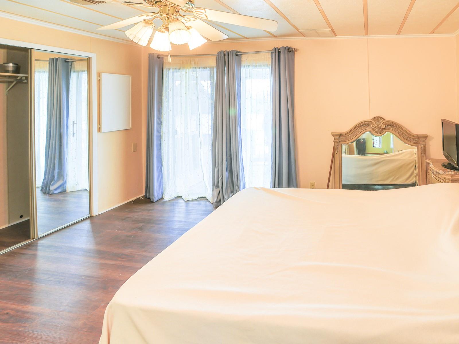 FLORAL LAKES - Residential