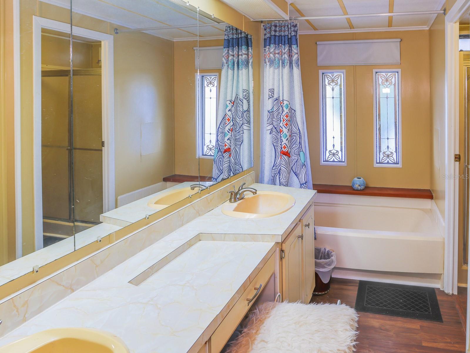 FLORAL LAKES - Residential