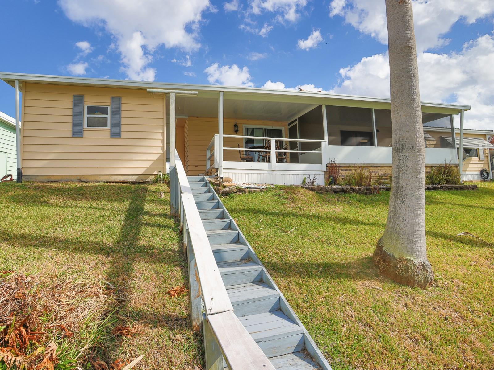 FLORAL LAKES - Residential